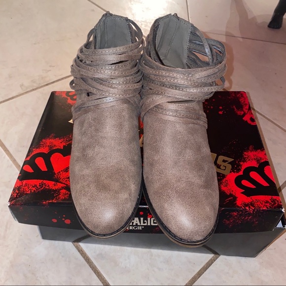 FERGALICIOUS BY FERGIE SUEDE ANKLE BOOTS - Picture 3 of 4